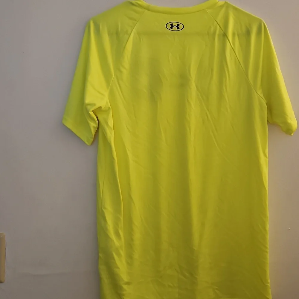 YXL (18/20)Under Armour Boys‎ Neon Yellow Tee